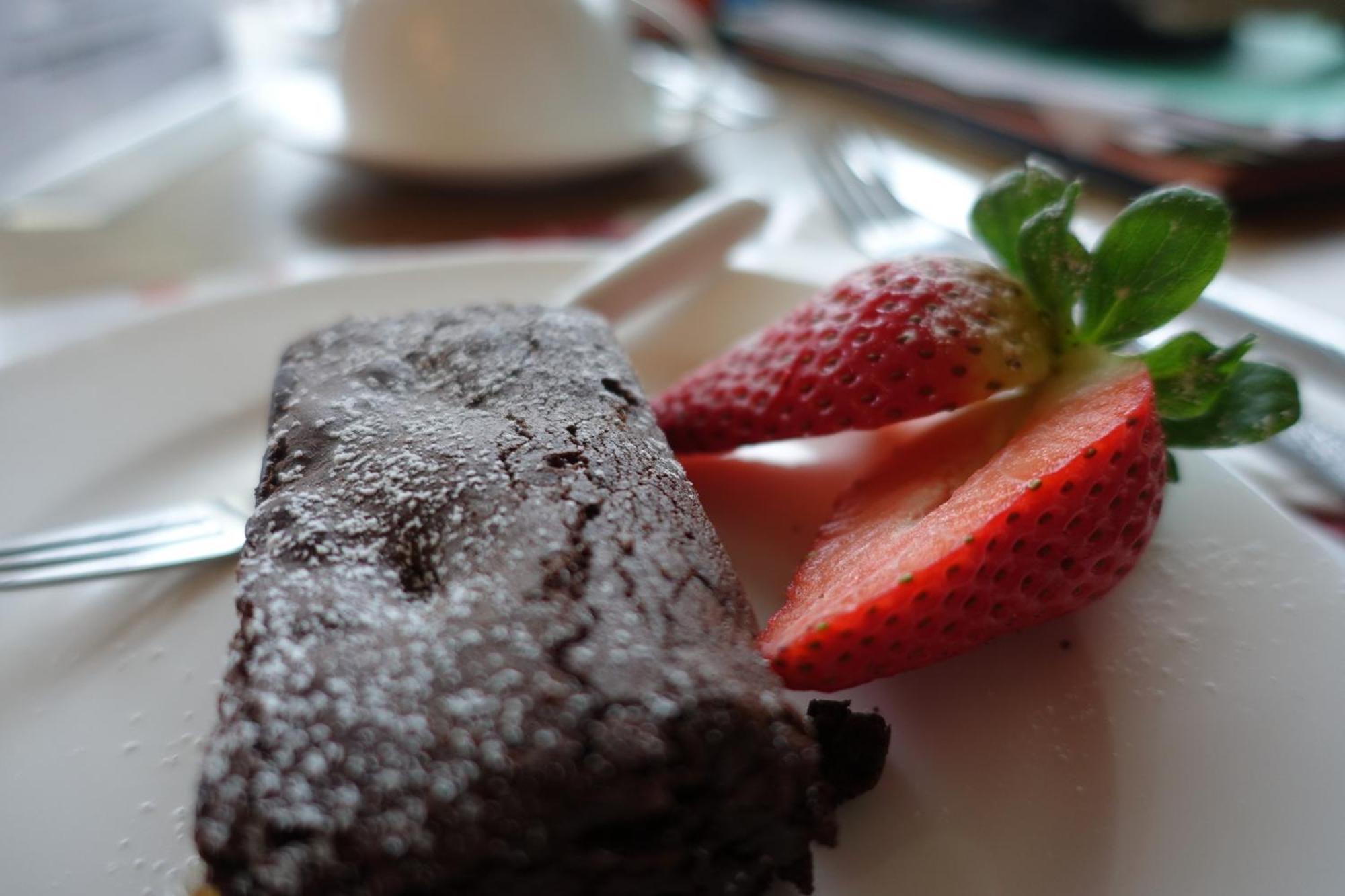 One Holyrood Hotel & Cafe Newport  Esterno foto